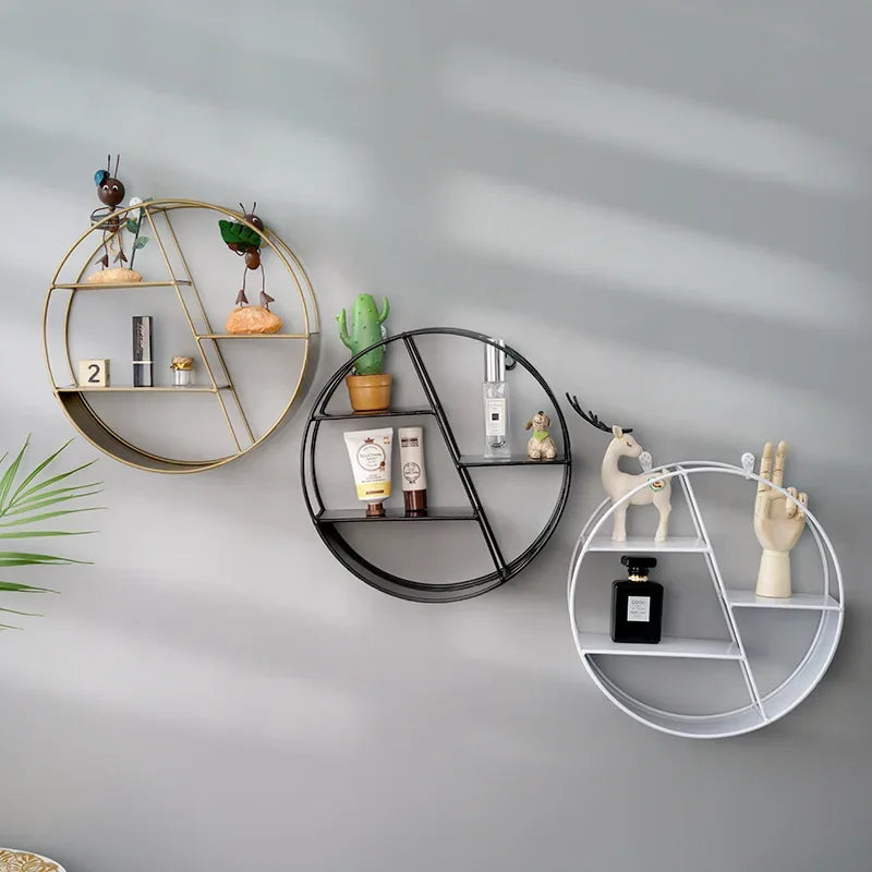 Etagère murale ronde en métal avec petites planches de support