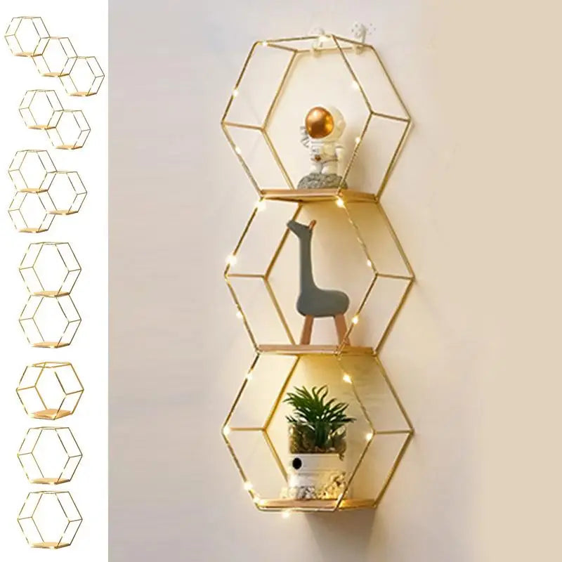 Etagère lumineuse chambre hexagonale bois clair et métal doré