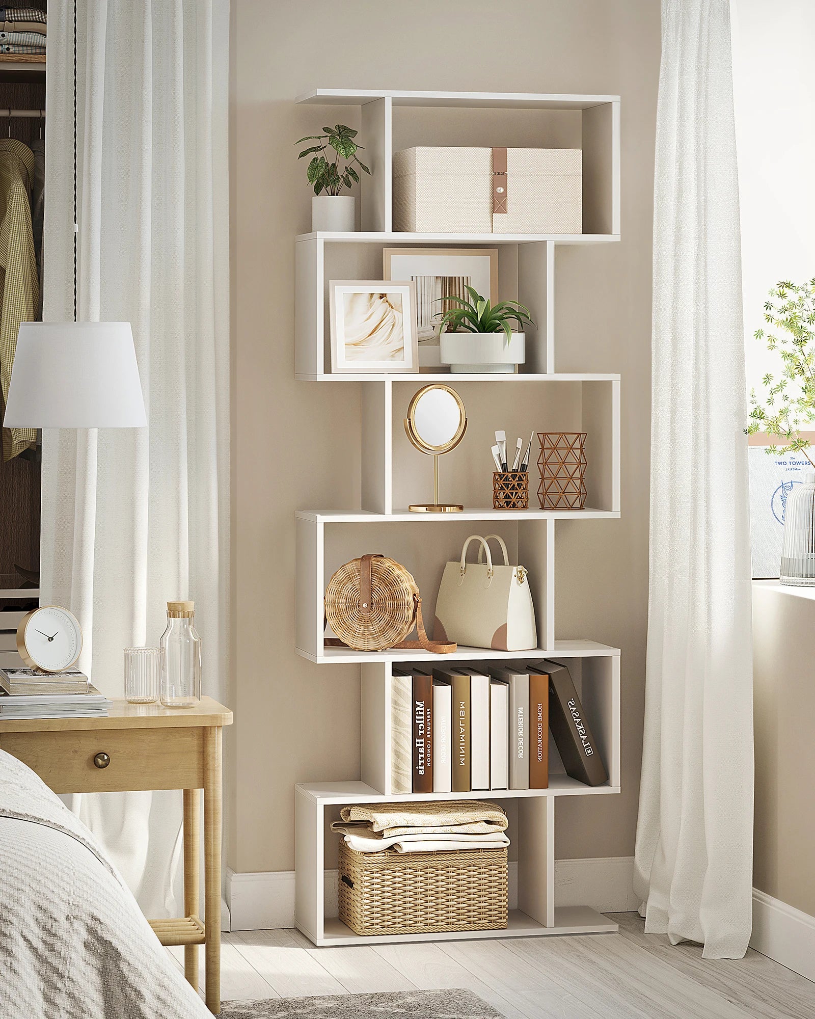 meuble bibliothèque haute blanche pour chambre à compartiments décalés