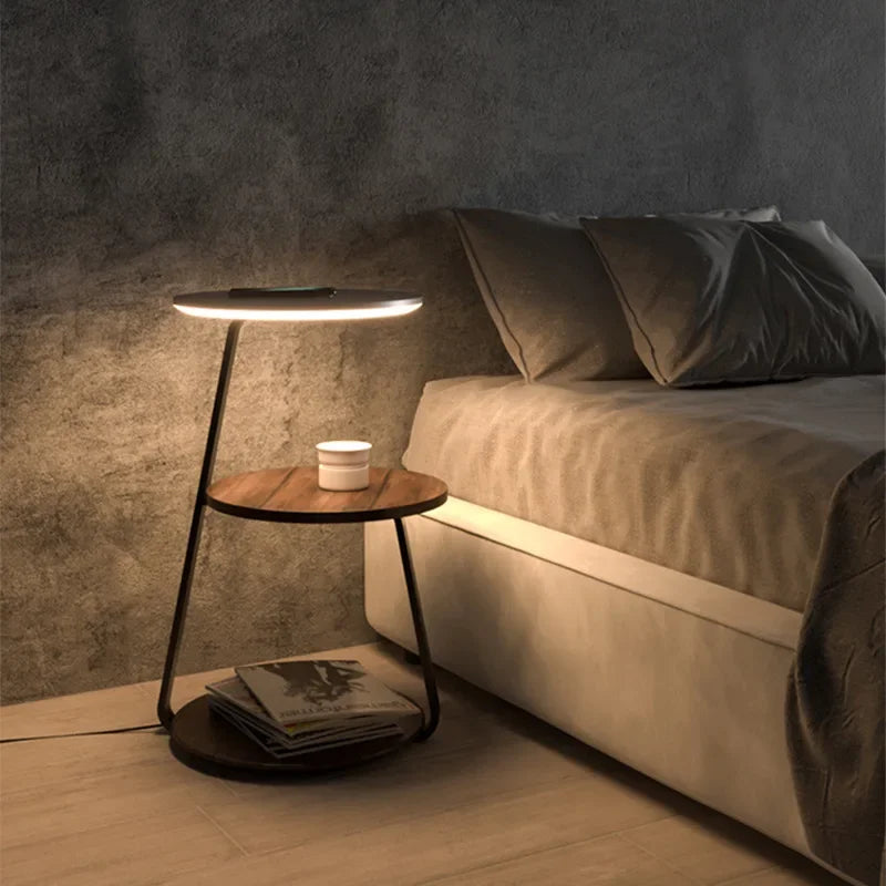 Lampadaire bas avec tablette - bois et métal