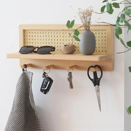 Etagère murale bois clair et rotin avec étagère et 4 patères